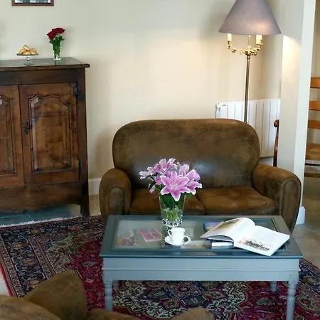 La Cour Des Carmes *