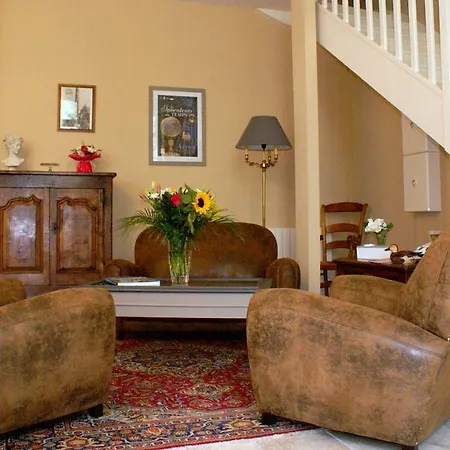 La Cour Des Carmes Arras