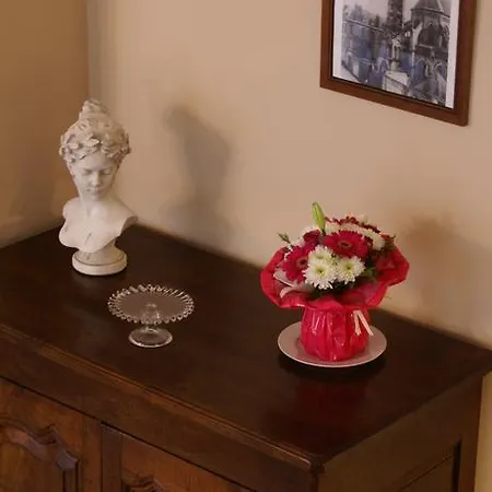 La Cour Des Carmes Nyaraló Arras