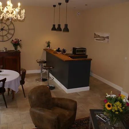 La Cour Des Carmes *