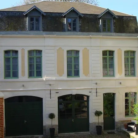 La Cour Des Carmes